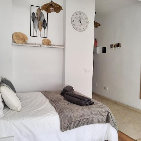 Tranquility Studio Apartment Malaga Bagian luar foto